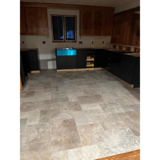 bezs rusztikus jarolap molo audace cir mediterran klasszikus vegyes meretu antikolt szelu padlolap burkolat csempe nappali vintage fagyallo terasz nappali haloszoba tonusos lameridiana lakberendezes meleg szinu konyha padlolap.jpg